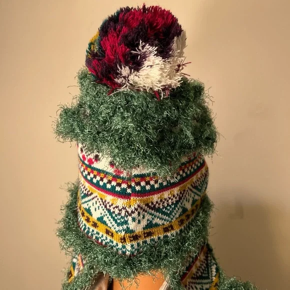 Green Patterned Knit Earflap Hat - www  display picture 2